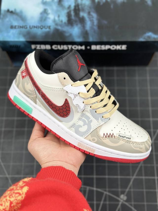 Air Jordan 1 Low Aj1 乔1 Cny龙年限定款 游龙则灵 低帮文化复古篮球鞋 #整体围绕熊猫恶作剧cny主题设计，鞋身整体采用专属颜料重新喷涂