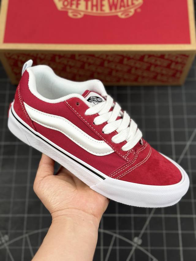 万斯 Vans Knu-Skool 面包鞋 坎普尔 茱利安系列低帮复古硫化休闲运动板鞋“肥胖版大logo” 要说整个年最为热门的鞋型之一， 面包鞋 绝对值得一提