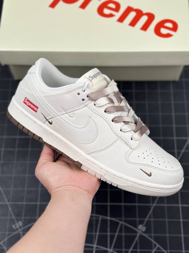 Nk Sb Dunk Low Supreme联名-白棕双拼小勾 周年高端定制 低帮休闲板鞋 #定制鞋盒 大厂纯原品质出货 超高清洁度 皮料切割干净无任何毛边 细