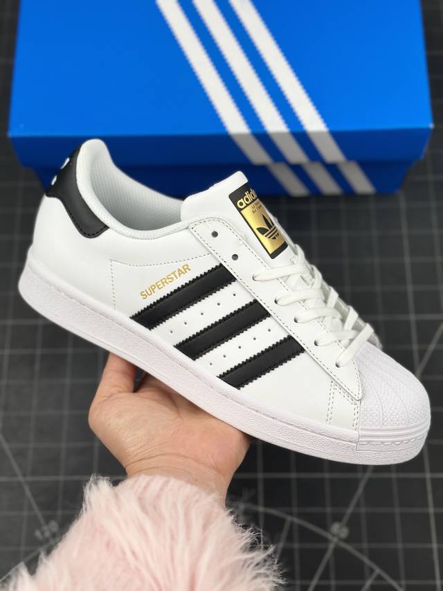 公司级adidas Originals Superstar 贝壳头系列低帮经典百搭休闲运动板鞋 以现代时尚元素焕新演绎的经典运动鞋当你试图定义adidas Su