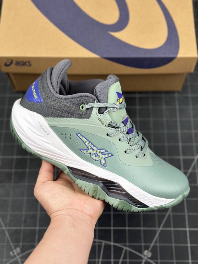 Asics Nova Surge Low 亚瑟士低帮实战篮球鞋 织物网眼鞋面 下层密布透气孔 热熔材料对鞋头进行加固 共计7组鞋带孔 前4对鞋带孔添加tu材质加