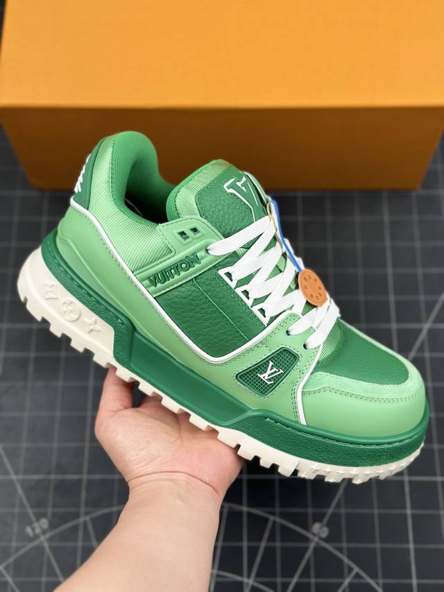 Lv-路易-威登trainer 2024走秀最新款原版1：1开发复刻！！上脚非常舒适 做工精细鞋面由意大利进口小牛皮拼接，侧边饰有品牌logo标志，进口网布垫脚