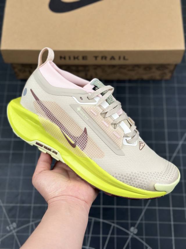 公司级nike Reactx Pegasus Trail 5 Gtx 越野跑步鞋 登月兼顾迅疾外观和稳固脚感 后跟覆面和中足动态支撑巧妙融合 缔造稳定顺畅的迈步