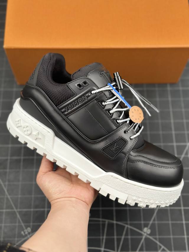 Lv-路易-威登trainer 2024走秀最新款原版1：1开发复刻！！上脚非常舒适 做工精细鞋面由意大利进口小牛皮拼接，侧边饰有品牌logo标志，进口网布垫