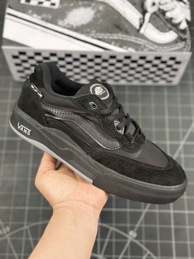 范斯vans Wayvee Low Top Suede Skate V型专业系列低帮复古经典休闲运动滑板板鞋 Vans 作为最元老级的极限运动鞋子与服饰品牌，这