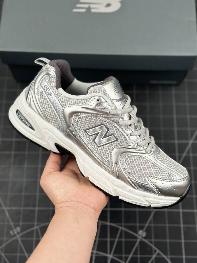 新百伦 Nb New Balance Mr530系列复古老爹风网布跑步休闲运动鞋 小众老爹鞋 New Balance 530系列鞋款最早风靡于 2000 年初的