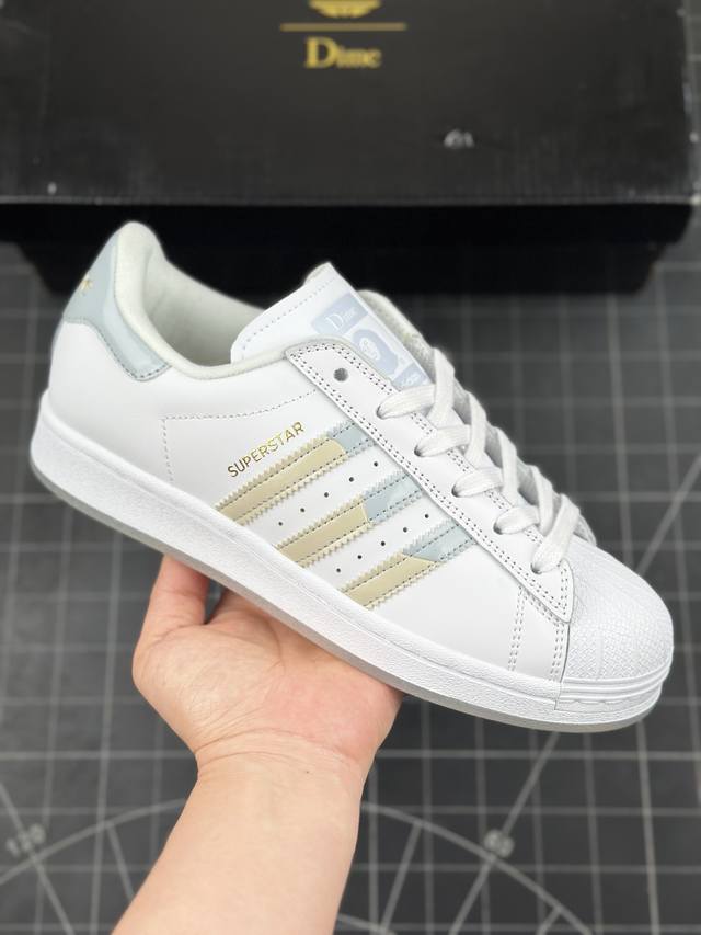 公司级adidas Originals Superstar 贝壳头系列低帮经典百搭休闲运动板鞋 以现代时尚元素焕新演绎的经典运动鞋当你试图定义adidas Su