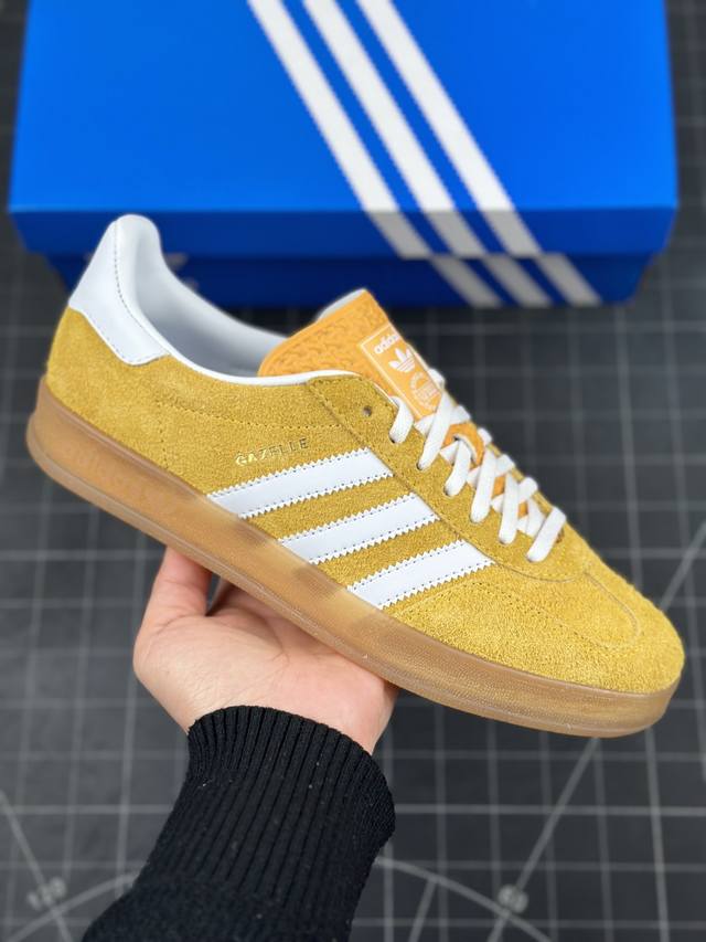 阿迪达斯adidas Originals Gazelle Indoor 三叶草黄白复古休闲防滑耐磨低帮板鞋 鞋款采用柔软的绒面革和耐用的皮革衬里融合在橡胶外底上 - 点击图像关闭