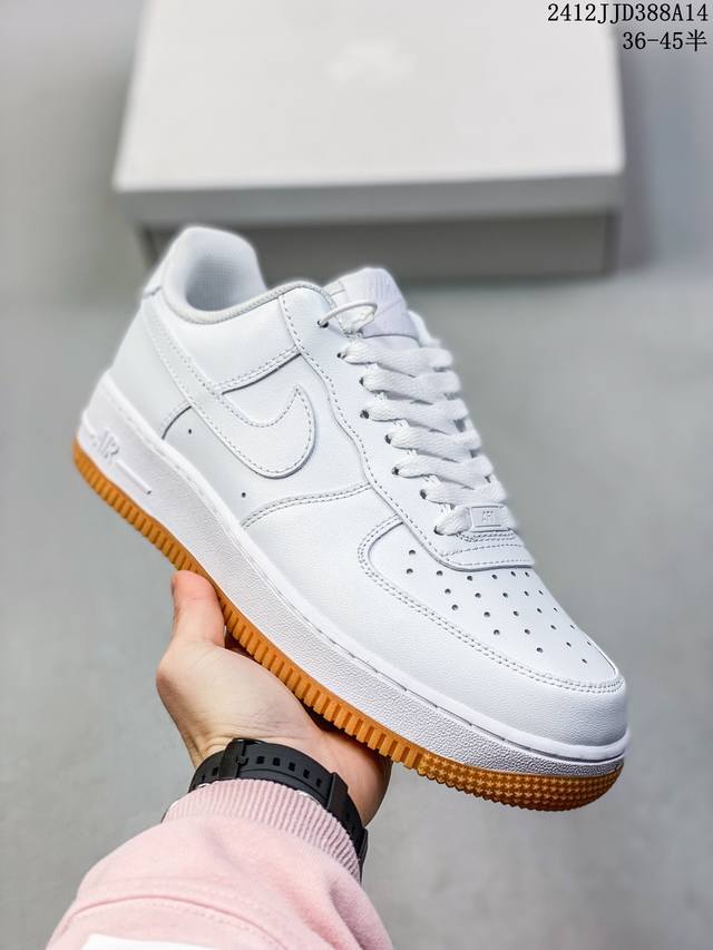 公司级耐克nike Air Force 1 Mid 07 空军一号低帮百搭休闲运动板鞋。柔软、弹性十足的缓震性能和出色的中底设计，横跨复古与现代的外型结合，造就