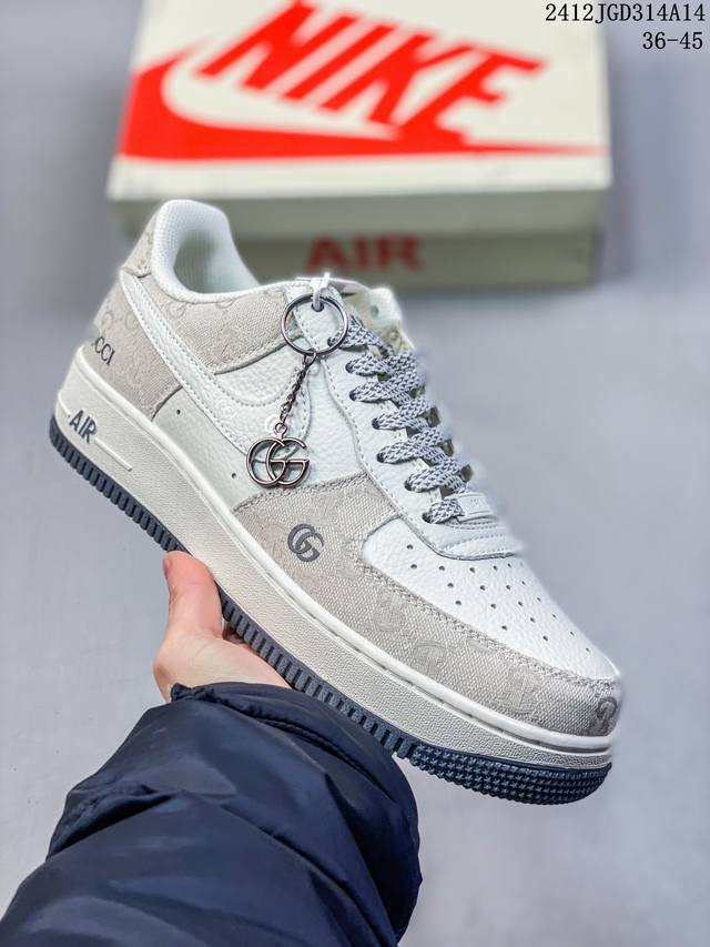 公司级耐克nike Air Force 1 Mid 07 空军一号低帮百搭休闲运动板鞋。柔软、弹性十足的缓震性能和出色的中底设计，横跨复古与现代的外型结合，造就