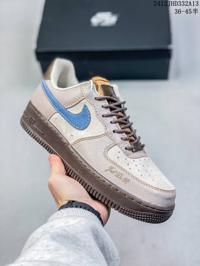 公司级耐克nike Air Force 1 Mid 07 空军一号低帮百搭休闲运动板鞋。柔软、弹性十足的缓震性能和出色的中底设计，横跨复古与现代的外型结合，造就