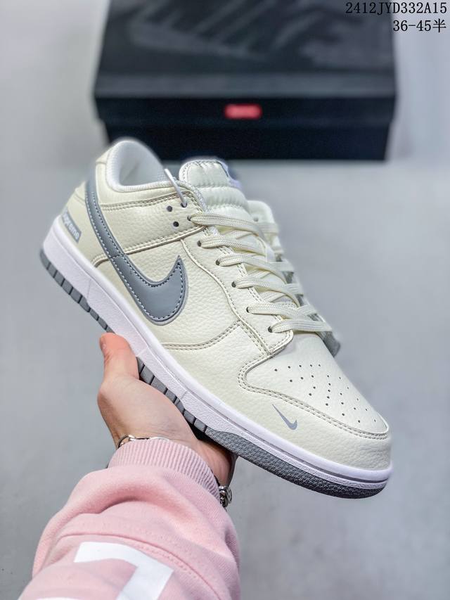 公司级带半码耐克nike Sb Zoom Dunk Low 板鞋 系列经典百搭休闲运动板鞋 鞋舌的填充，使舒适性大大提升，同时也更方便穿脱中底部分则加入了脚感柔