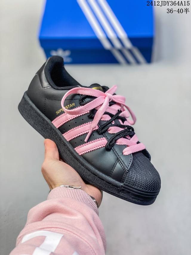 Adidas 阿迪达斯 女鞋真标半码制，原楦原纸版开发，采用粒面牛剖革鞋面材质，改良全包围鞋垫，正确版鞋底模具及扇贝头盖片阿迪达斯 三叶草adidas Orig