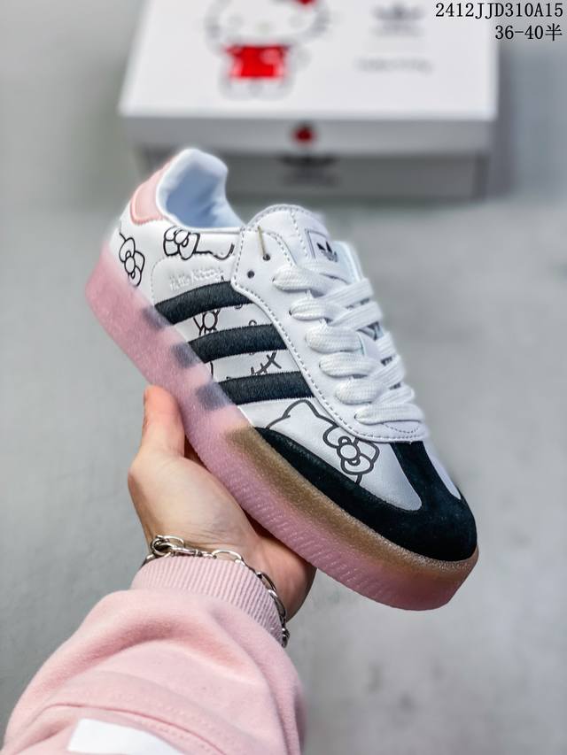 Adidas 阿迪达斯 男女运动鞋 三叶草 Hello Kitty 猫 Sambavegan休闲鞋德训复古板鞋经典运动鞋，采用环保设计的焕新adidas Sam