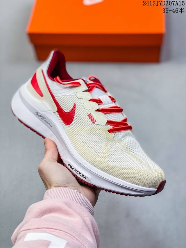 公司级 耐克 Nike Zoom Winflo 25 登月25代 跑鞋透气缓震疾速跑鞋 采用透气网眼鞋面搭配外翻式鞋口，为脚跟区域营造出色舒适度，而在鞋底部分，