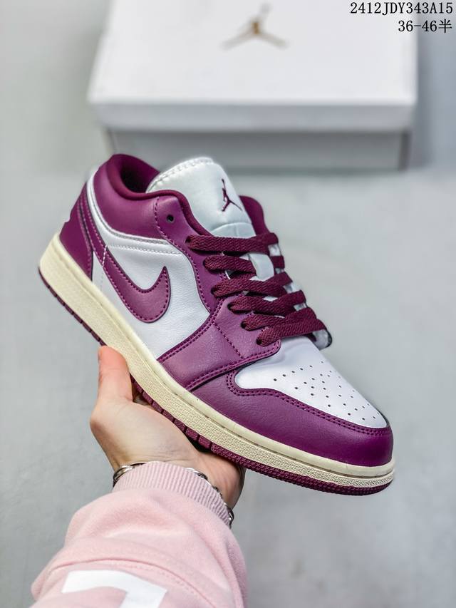 公司级nike Air Jordan 1 Low Aj1乔1低帮休闲板鞋 同步官方配色 头层皮打造 正确满胶鞋垫 四线拉帮 原厂织唛标 鞋舌高弹海绵填充 官方货