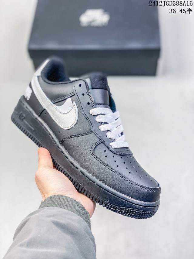 公司级带半码耐克nike Air Force 1 Mid 07 空军一号低帮百搭休闲运动板鞋。柔软、弹性十足的缓震性能和出色的中底设计，横跨复古与现代的外型结合