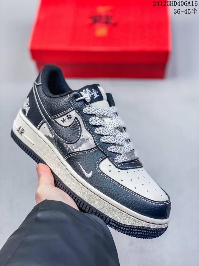 公司级带半码耐克nike Air Force 1 Mid 07 空军一号低帮百搭休闲运动板鞋。柔软、弹性十足的缓震性能和出色的中底设计，横跨复古与现代的外型结合