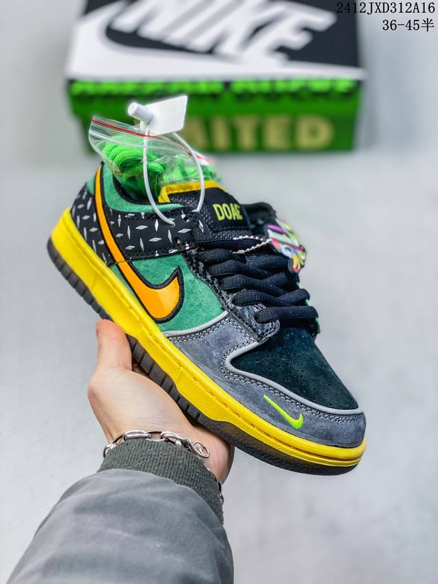 真标带半码耐克nike Sb Zoom Dunk Low 板鞋 系列经典百搭休闲运动板鞋 鞋舌的填充，使舒适性大大提升，同时也更方便穿脱中底部分则加入了脚感柔软