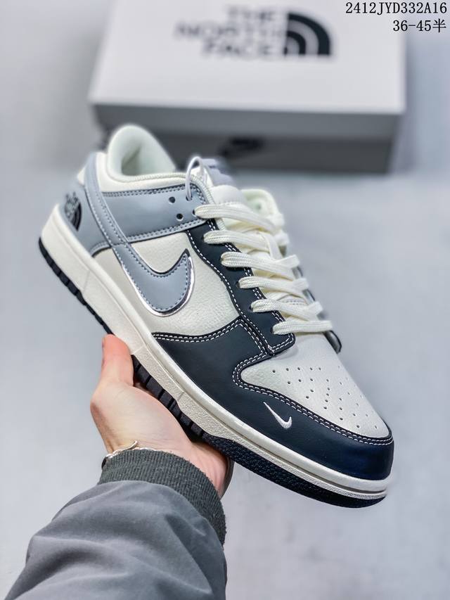 真标带半码耐克nike Sb Zoom Dunk Low 板鞋 系列经典百搭休闲运动板鞋 鞋舌的填充，使舒适性大大提升，同时也更方便穿脱中底部分则加入了脚感柔软