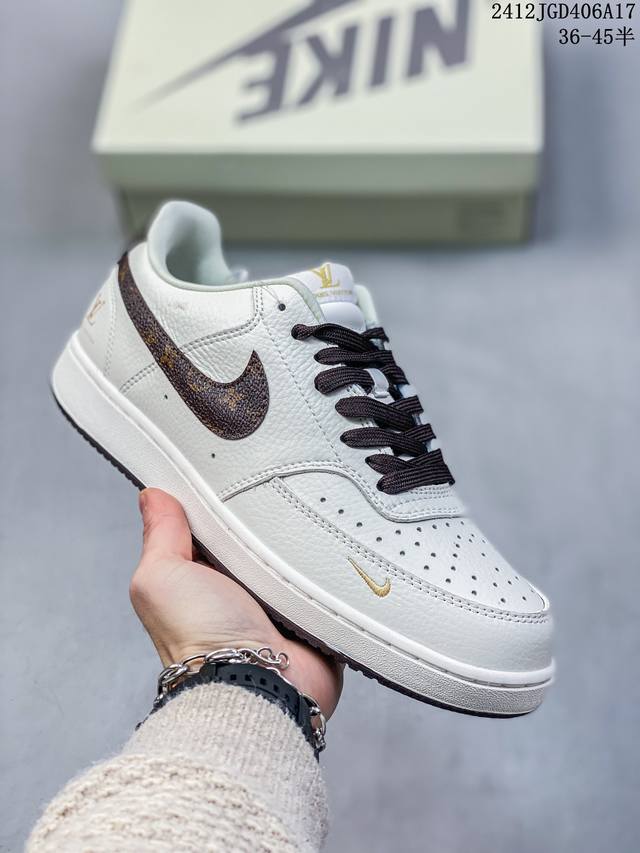 公司级nike Court Vision Lo 低帮百搭 联名 透气休闲运动板鞋 兼顾舒适脚感和出众风范 演绎匠心之作 结构性的支撑贴合感结合复古篮球设计 货号