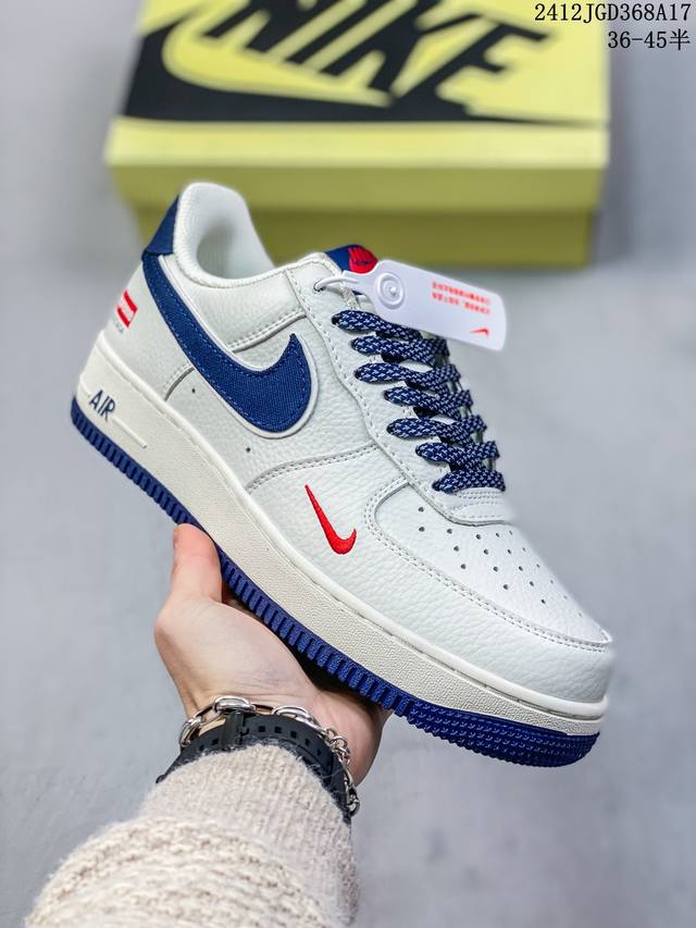 公司级带半码耐克nike Air Force 1 Mid 07 空军一号低帮百搭休闲运动板鞋。柔软、弹性十足的缓震性能和出色的中底设计，横跨复古与现代的外型结合