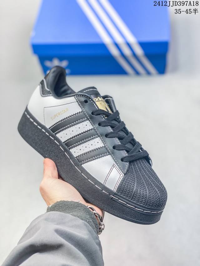 Adidas 阿迪达斯 男女鞋真标半码制，原楦原纸版数据开发版型，采用粒面牛剖革鞋面材质，内嵌eva环保鞋垫，外置耐磨防滑鞋底组合扇贝防踢头盖片以现代时尚元素焕