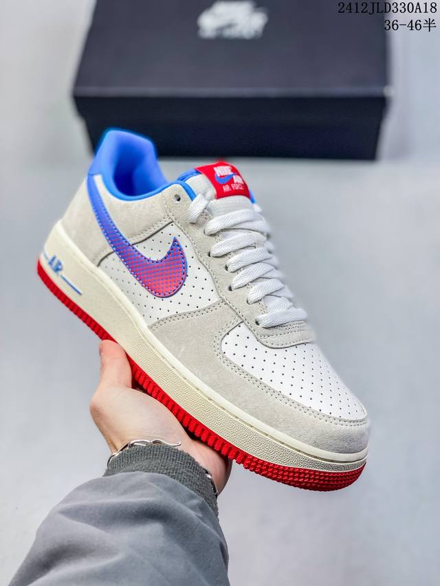 公司级带半码耐克nike Air Force 1 Mid 07 空军一号低帮百搭休闲运动板鞋。柔软、弹性十足的缓震性能和出色的中底设计，横跨复古与现代的外型结合