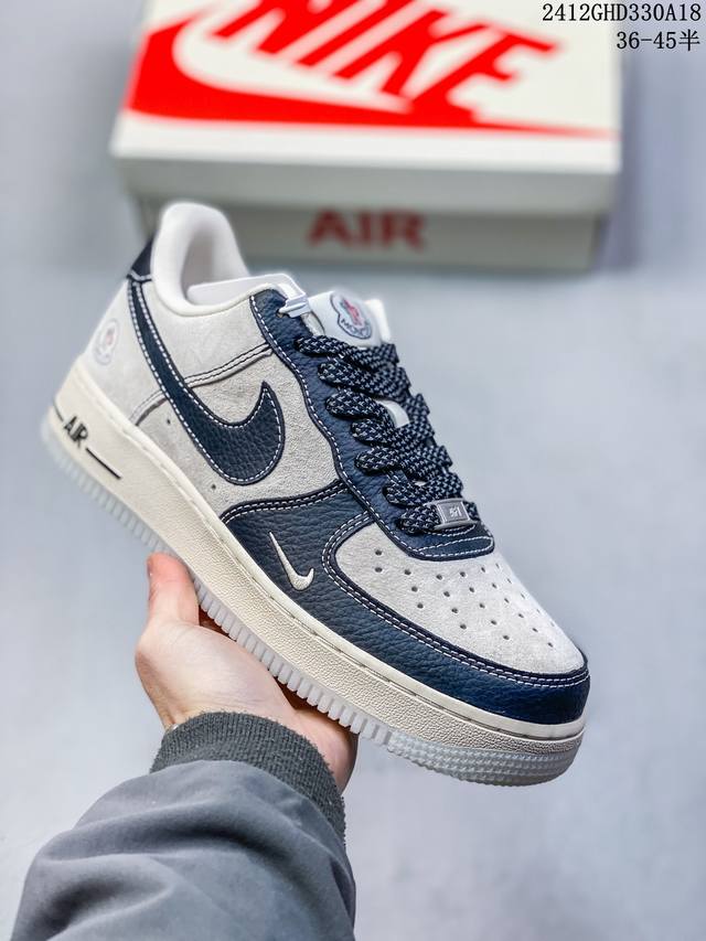 公司级带半码耐克nike Air Force 1 Mid 07 空军一号低帮百搭休闲运动板鞋。柔软、弹性十足的缓震性能和出色的中底设计，横跨复古与现代的外型结合