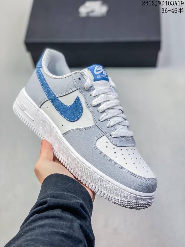 真标带半码 耐克nike Air Force 1 Mid 07 空军一号低帮百搭休闲运动板鞋。柔软、弹性十足的缓震性能和出色的中底设计，横跨复古与现代的外型结合