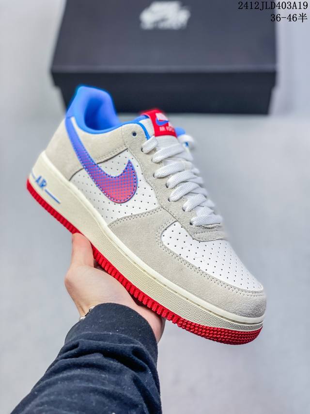 真标带半码 耐克nike Air Force 1 Mid 07 空军一号低帮百搭休闲运动板鞋。柔软、弹性十足的缓震性能和出色的中底设计，横跨复古与现代的外型结合