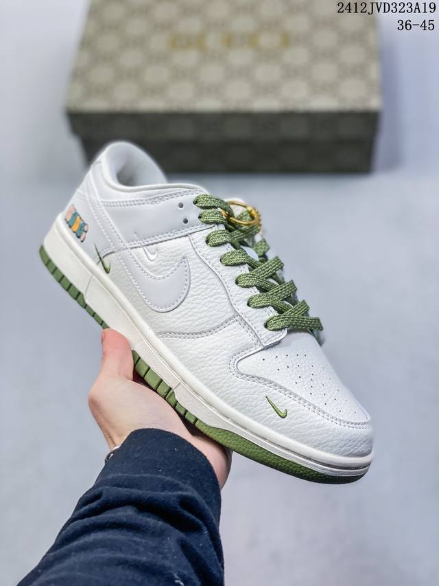 Nike Sb Dunk Low“古驰联名 米白小绿勾” 周年高端定制 低帮休闲板鞋 定制鞋盒 大厂纯原品质出货 超高清洁度 皮料切割干净无任何毛边 细节完美