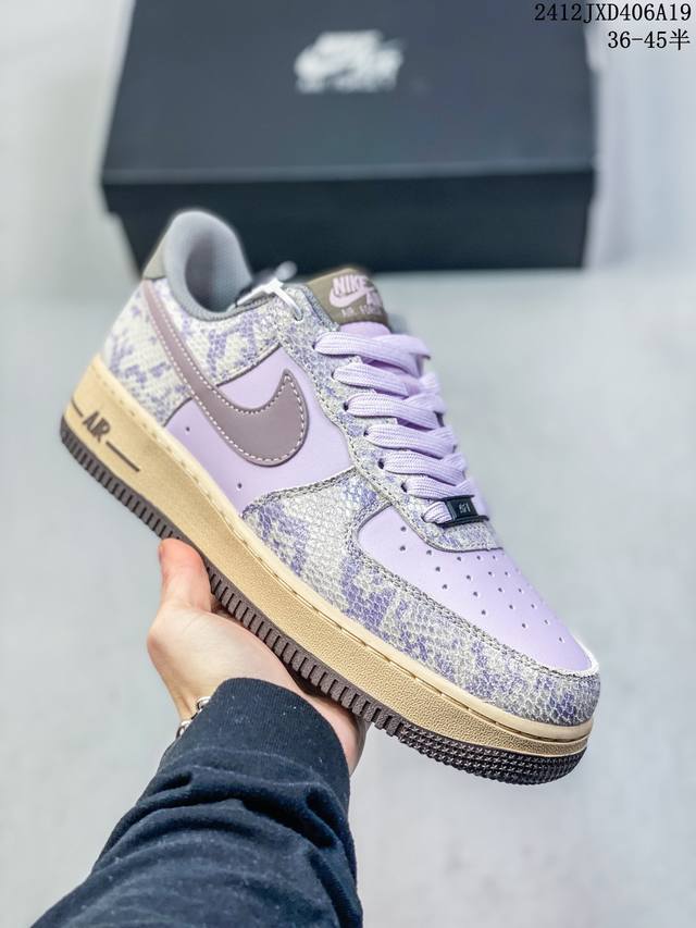 No.1版本 遥遥领先 纯原级别 Nike Air Force 1 Low “紫蛇皮” 货号：Hf2898-500 原厂冲刀皮料切割干净 无任何毛边 清洁度细节