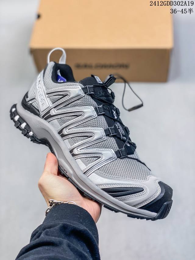 公司级salomon Xa Pro Xt-6 Ft萨洛蒙户外越野跑鞋 鞋面采用sensifit贴合技术 全方位贴合包裹脚型 鞋跟部鞋底牵引设计 提供强大的抓地性