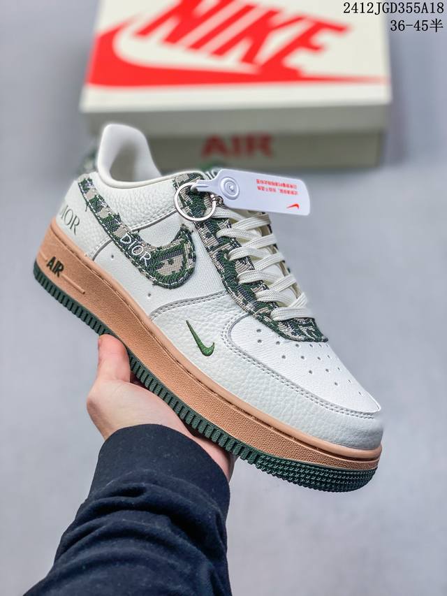 真标带半码 耐克nike Air Force 1 Mid 07 空军一号低帮百搭休闲运动板鞋。柔软、弹性十足的缓震性能和出色的中底设计，横跨复古与现代的外型结合