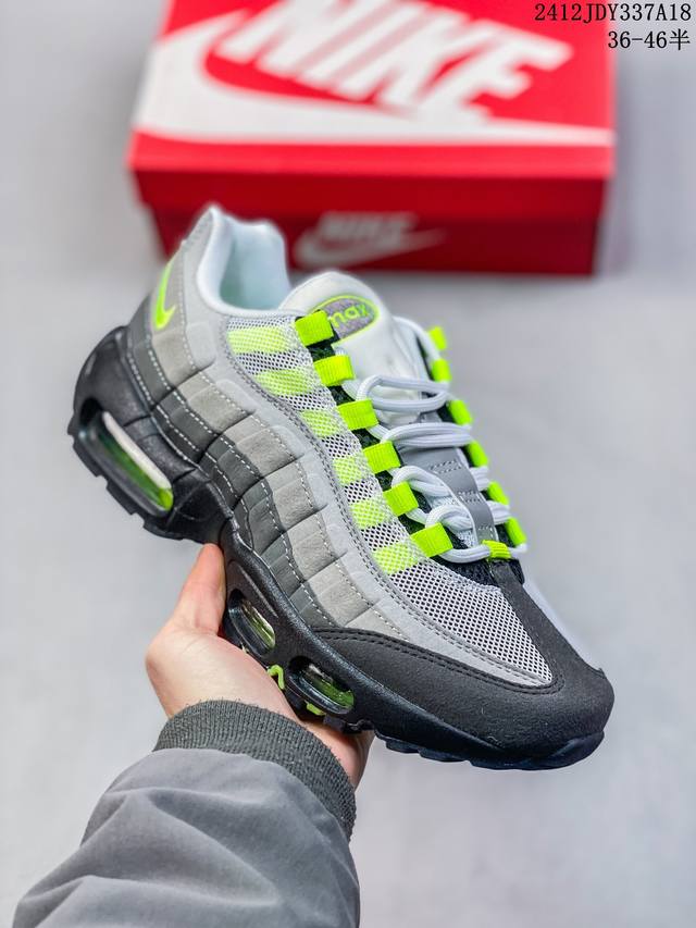 Nike 耐克 Air Max 95 潮流百搭 气垫缓震慢跑鞋 休闲防滑运动鞋！Nike耐克跑步鞋经典透气舒适运动鞋休闲鞋。为了迎接今年的世界地球日，Nike