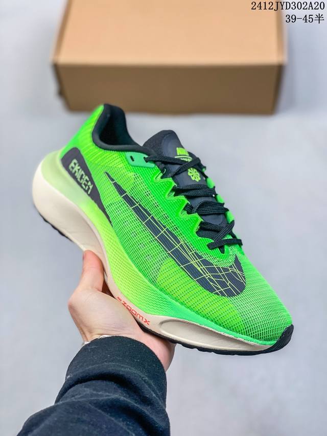 公司级air Zoom Fly 5 超轻跑步鞋织物减震轻盈跑步鞋 公司级 该鞋款专为训练和竞速而生 助力疾速畅跑采用柔软的泡绵缓震配置 结合不易磨损橡胶官方货号