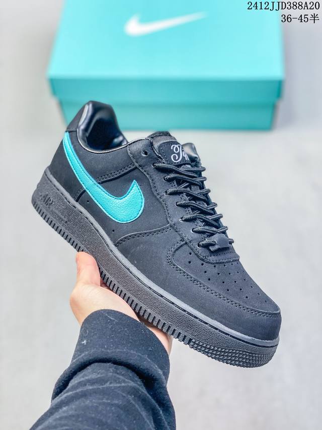 真标带半码 耐克nike Air Force 1 Mid 07 空军一号低帮百搭休闲运动板鞋。柔软、弹性十足的缓震性能和出色的中底设计，横跨复古与现代的外型结合