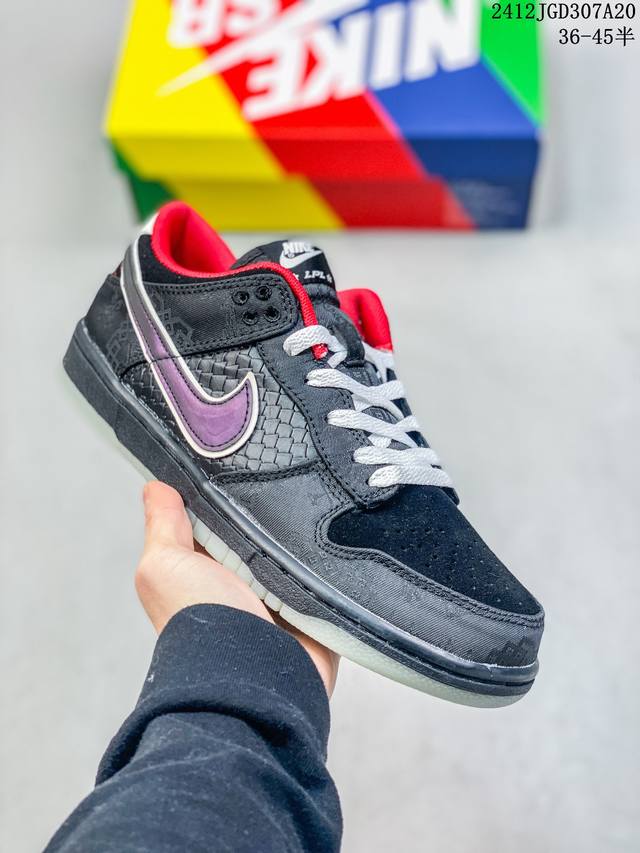 耐克 Nike Sb Dunk Low Pro 男女同款运动鞋复古板鞋，尽情迈步，彰显个性风采。采用柔软皮革鞋面，经久耐穿，塑就如元年款 Dunk 般的复古质感