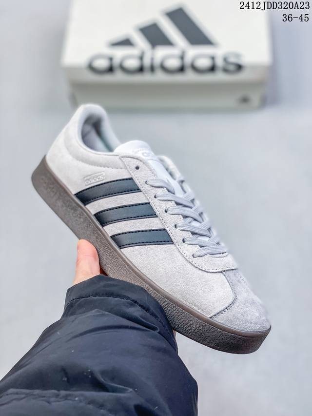 阿迪达斯 Adidas Vl Court Classic Shoes 运动休闲板鞋德训鞋 T头鞋 这款adidas经典运动鞋，以经典造型塑就百搭风格。灵感源自a