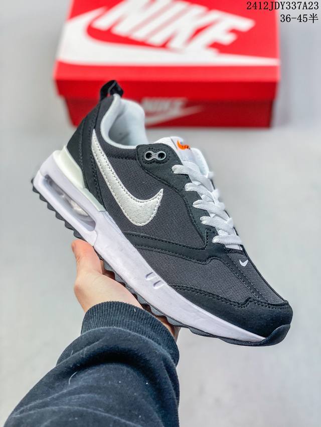 真标耐克nk Air Max Dawn 黎明系列低帮气垫百搭休闲运动慢跑鞋 采用柔软翻毛皮和透气梭织材料打造利落鞋面 中底和鞋跟融入现代感线条设计 兼具复古风格