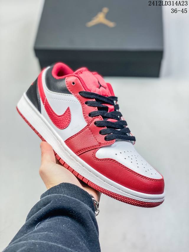 真标nike Air Jordan 1 Low Aj1乔1低帮休闲板鞋 同步官方配色 官方货号:Dc0774-105 尺码:36 36.5 37.5 38 38