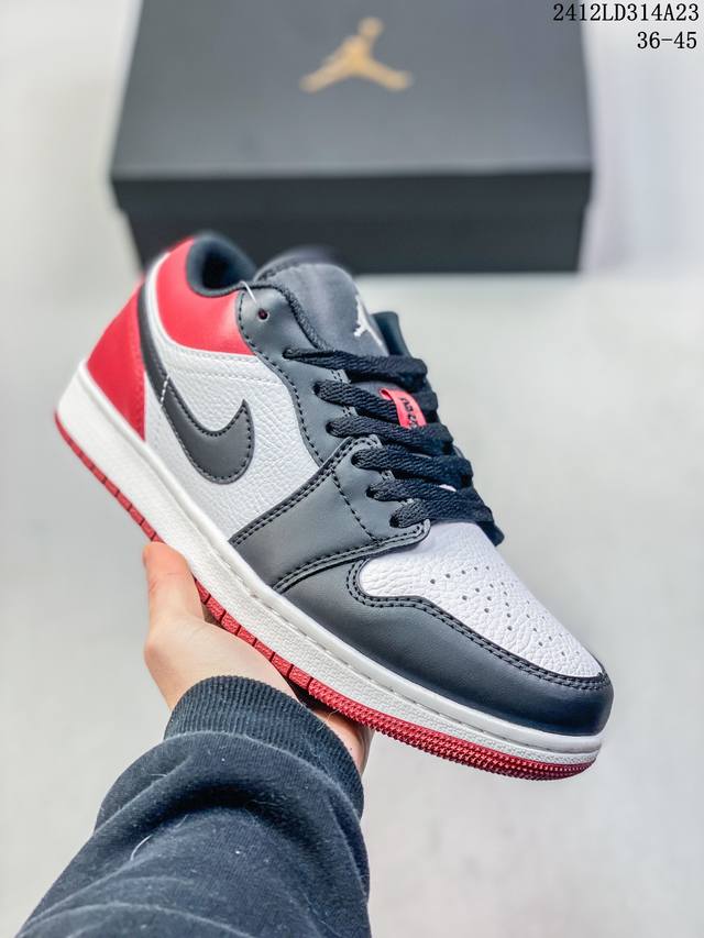 真标nike Air Jordan 1 Low Aj1乔1低帮休闲板鞋 同步官方配色 官方货号:Dc0774-105 尺码:36 36.5 37.5 38 38