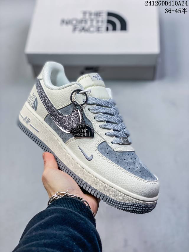 海外限量发售！公司级nike Air Force 1 '07 Low “北面联名--满天星灰白勾白配色”空军一号 低帮 运动鞋 休闲鞋 折边针车 工艺难度大 原