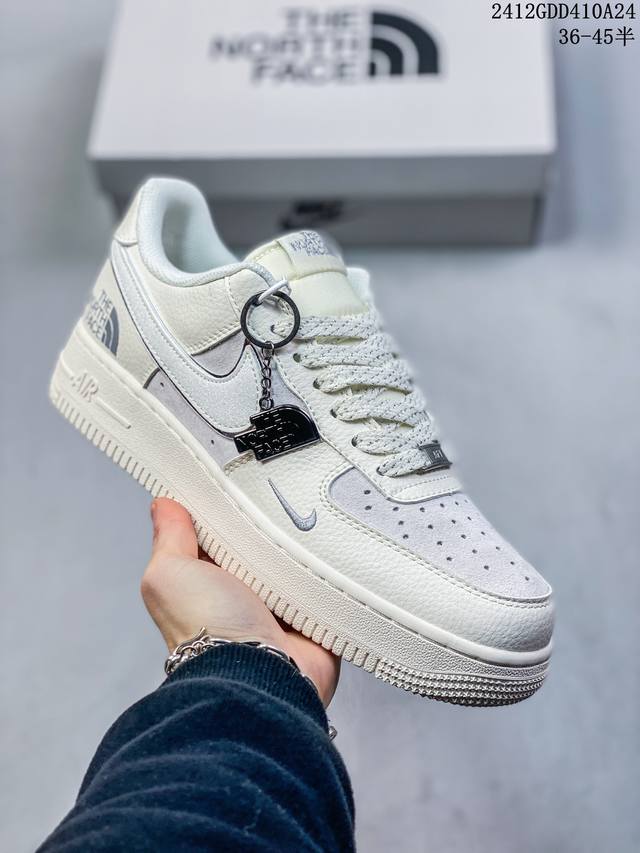 海外限量发售！公司级nike Air Force 1 '07 Low “北面联名--满天星灰白勾白配色”空军一号 低帮 运动鞋 休闲鞋 折边针车 工艺难度大 原