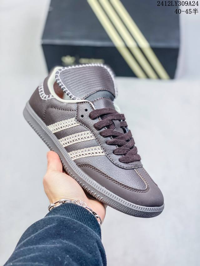 特价 Wales Bonner X Adidas Samba Pony Tonal 这款桑巴鞋展示了高质量的工艺 带有装饰的超锁缝制和无缝的手感 柔软、柔软的皮