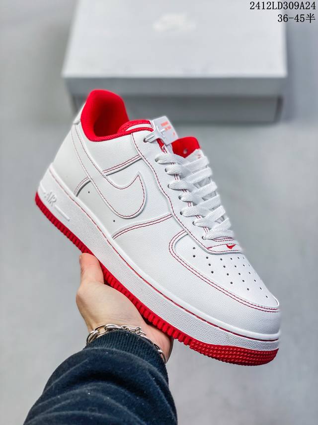 特价 耐克nike Air Force 1’07 空军一号低帮百搭休闲运动板鞋。柔软、弹性十足的缓震性能和出色的中底设计，横跨复古与现代的外型结合，造就出风靡全