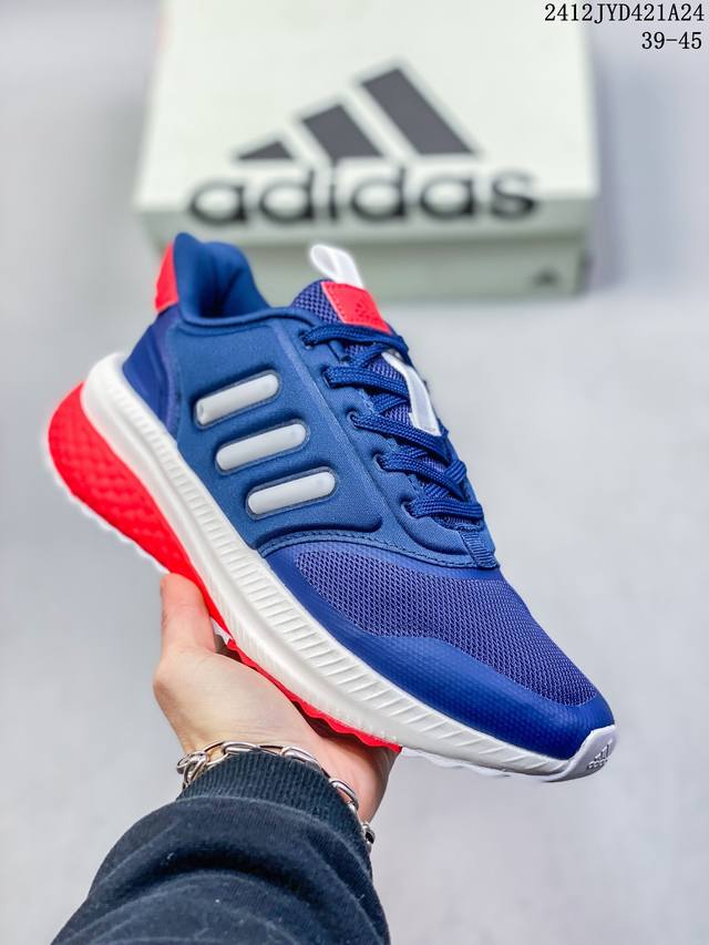 公司级阿迪adidas X_Plrphase 外底延续 Boost 系列鞋款经典的镂空设计，为了加强中底抗扭刚性，Adidas 在两层 Boost 之间加入 T