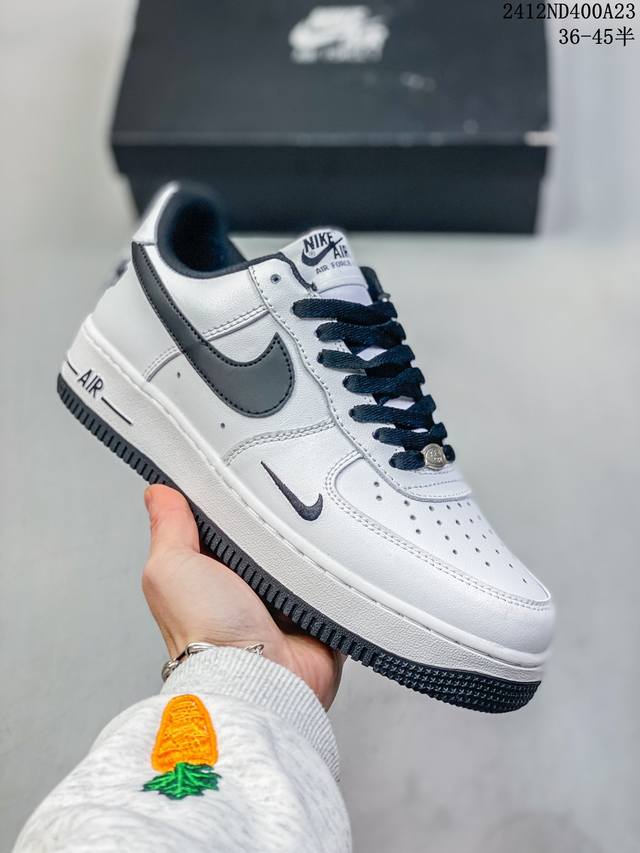 公司级耐克nike Air Force 1’07 空军一号低帮百搭休闲运动板鞋。柔软、弹性十足的缓震性能和出色的中底设计，横跨复古与现代的外型结合，造就出风靡全