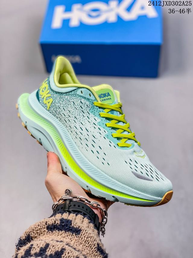 公司级hoka One One 全新配色 飞跃地平线 轻量缓震跑鞋 这个品牌来自于新西兰的毛利语，Hoka表示大地，One One表示飞越，连起来就是飞越地平线